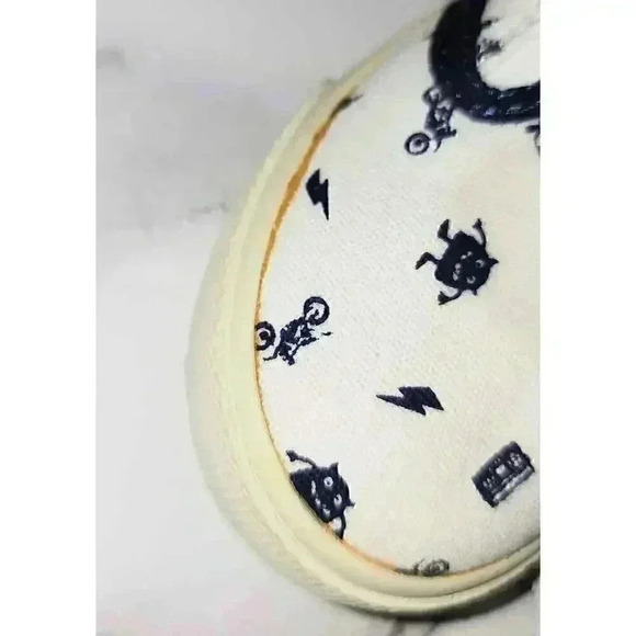 Crazy 8 Toddler Boys Size 6 Blue and White Slip On Shoes NWT - Picture 3 of 4